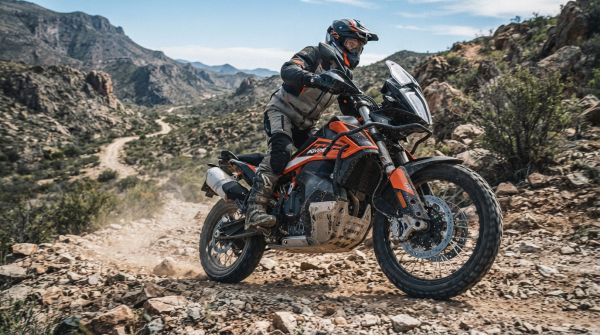 Comment choisir des protections de carter moteur pour une KTM 790 Adventure pour des aventures off-road ?